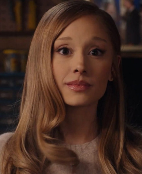 Первый взгляд на новую комедию с Арианой Гранде в главной роли Первый взгляд на новую комедию с Арианой Гранде в главной роли