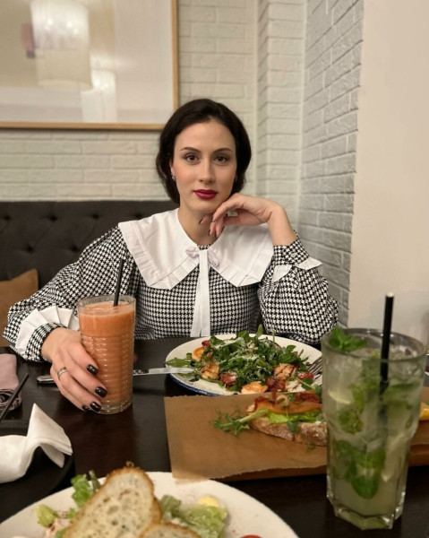 Красотка Елена Вожакина: от «Ментов» до «Первого отдела» и откуда кольцо и «три ребенка» Красотка Елена Вожакина: от «Ментов» до «Первого отдела» и откуда кольцо и «три ребенка»