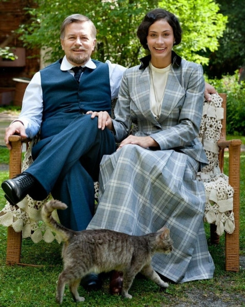 Красотка Елена Вожакина: от «Ментов» до «Первого отдела» и откуда кольцо и «три ребенка» Красотка Елена Вожакина: от «Ментов» до «Первого отдела» и откуда кольцо и «три ребенка»