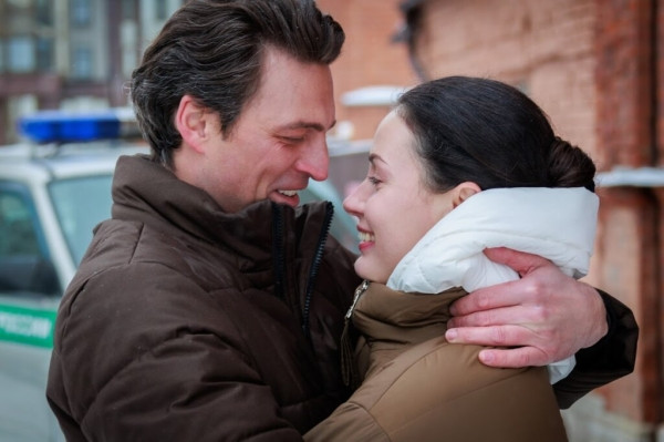 Красотка Елена Вожакина: от «Ментов» до «Первого отдела» и откуда кольцо и «три ребенка» Красотка Елена Вожакина: от «Ментов» до «Первого отдела» и откуда кольцо и «три ребенка»