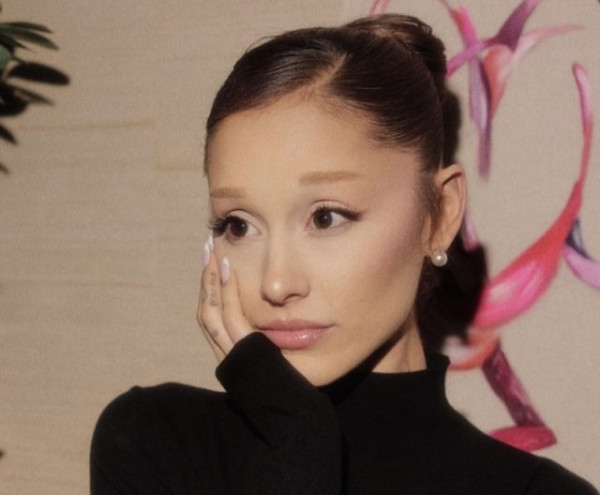 Первый взгляд на новую комедию с Арианой Гранде в главной роли Первый взгляд на новую комедию с Арианой Гранде в главной роли