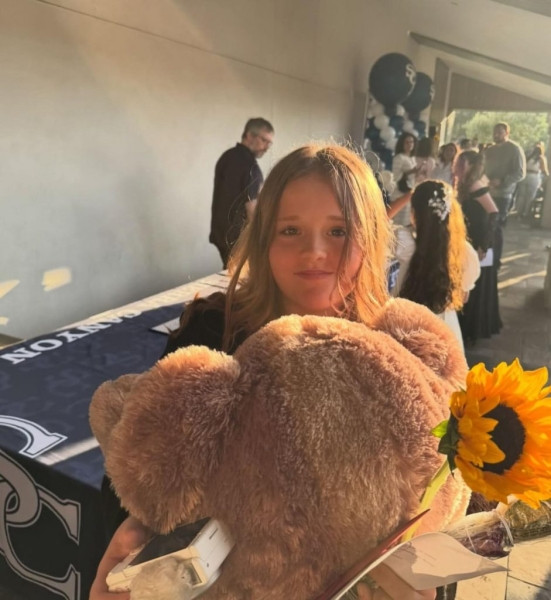 Селена Гомес выложила фото с 13-летней сводной сестрой Селена Гомес выложила фото с 13-летней сводной сестрой