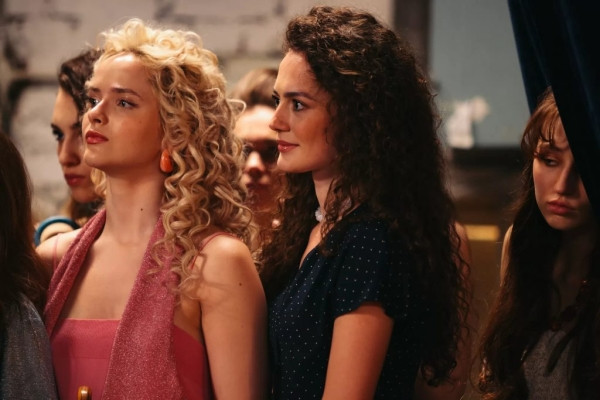 7 главных сериалов июля, с которыми лето станет ярким и незабываемым