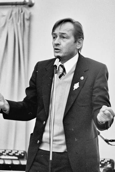 Умер актер Михаил Ножкин: Жена годилась в матери, 40 лет скрывал внебрачного сына Умер актер Михаил Ножкин: Жена годилась в матери, 40 лет скрывал внебрачного сына